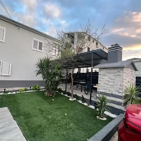 House With A Parking Space - 25463 Split
