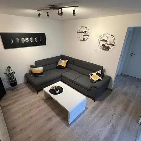 House With A Parking Space - 25463 * سبليت