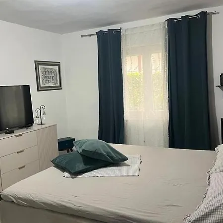 House With A Parking Space - 25463 بيت للعطل *