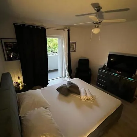 House With A Parking Space - 25463 بيت للعطل