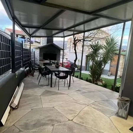 House With A Parking Space - 25463 * سبليت