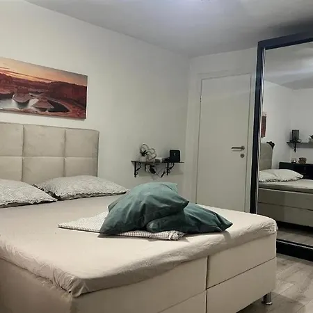 House With A Parking Space - 25463 * سبليت