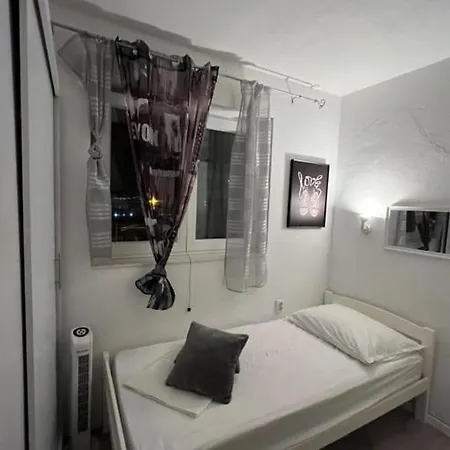 House With A Parking Space - 25463 بيت للعطل سبليت